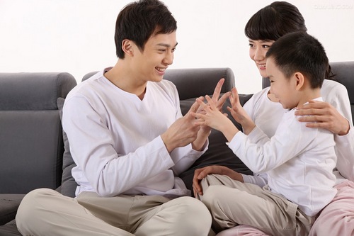 家庭教育:父母如何表达对孩子的爱?